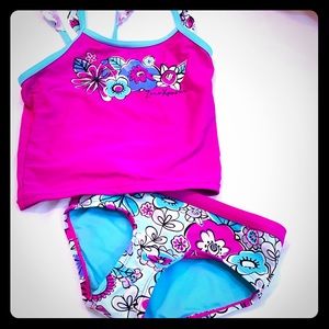 Girls Bathing Suit Size: 5/6 💜💕💜💕
